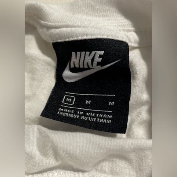 ASOS Nike essential boyfriend t-shirt in white - Picture 5 of 9